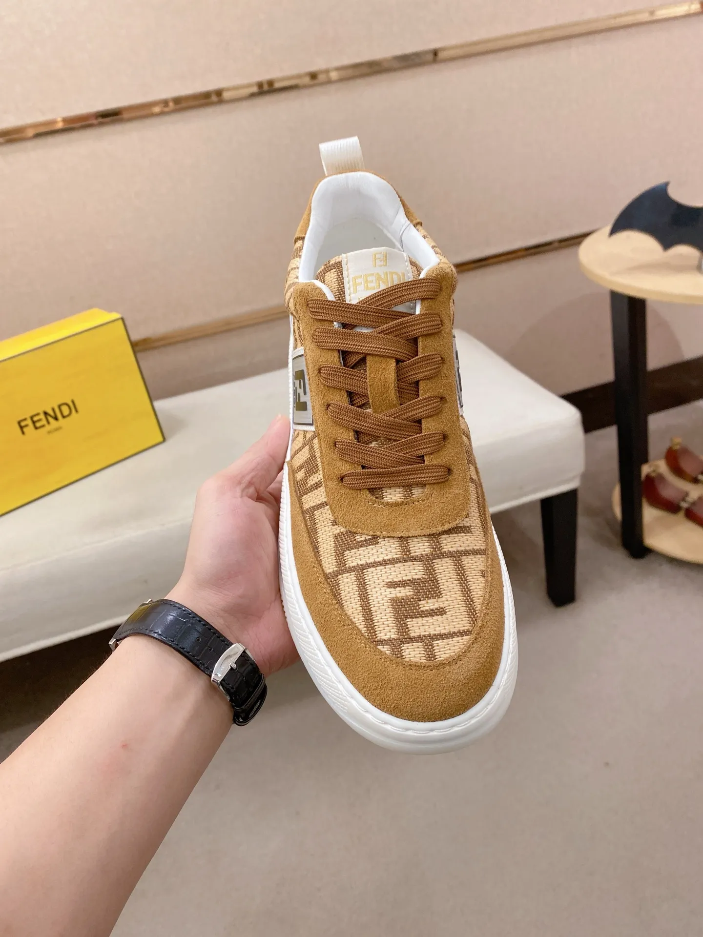 Men's shoes 💰 440💰 (fendi) New style 👊🏻 upper 🇮🇹 imported cowhide fabric 🇩🇪 lining imported sheepskin lining. The original outsole is molded to highlight the identity of every man, and the upper foot is elegant and stable🚶🏻🚶🏻The high-end custom counters reproduce the original version📯No matter the wind or rain, the shoe last remains unchanged and can withstand the verification of time🔍️,🔵 Size: 38-44